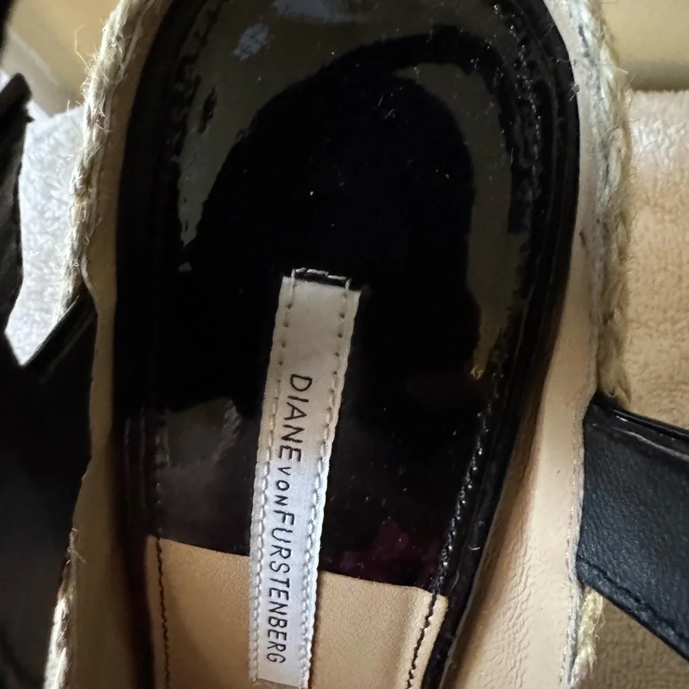 Diane Von Furstenberg Black Patent Leather Women's wedge Sandals SUDAN Sz 8.5